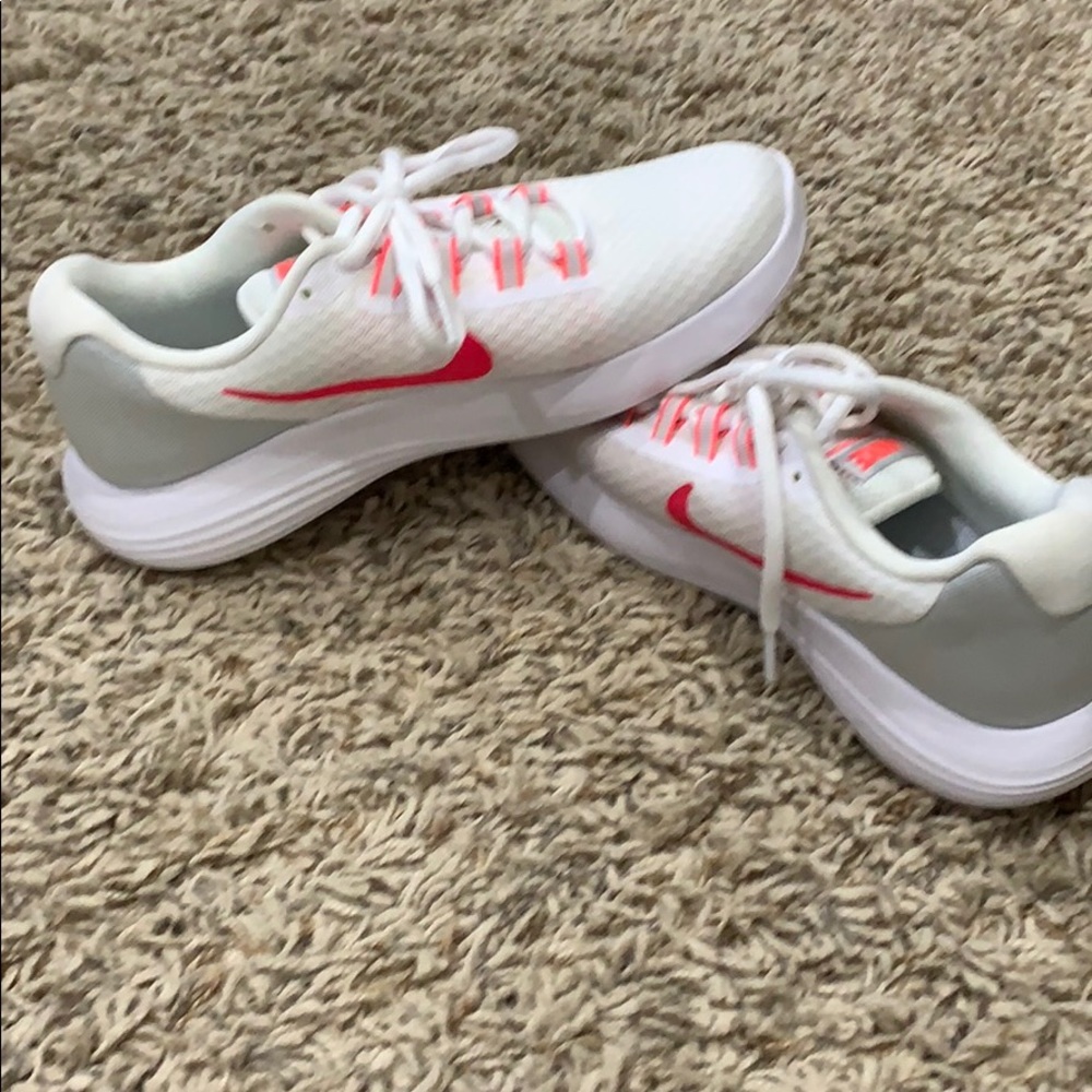 Women’s Nike shoes size 8.5